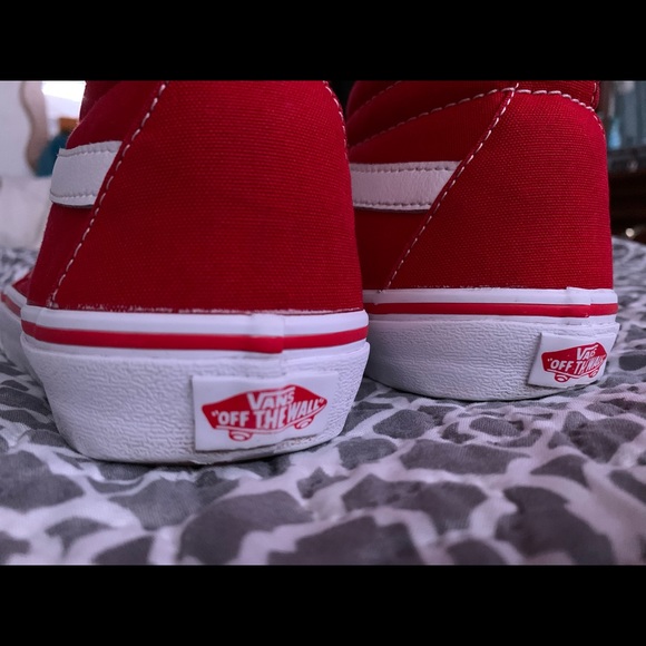 RED VANS SIZE 6.5 - Picture 3 of 4
